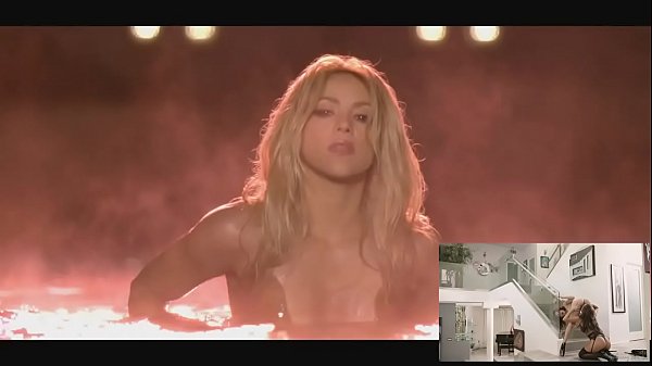 Shakira cameltoe
