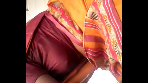 Tamil aunty pundai mulai video