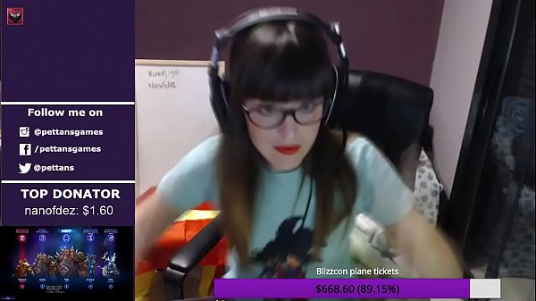 Twitch streamer shows boobs