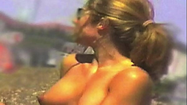 Jennifer aniston caught topless