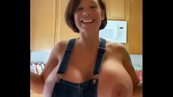Elizabeth perkins boobs