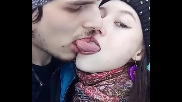 Free lesbian kissing videos