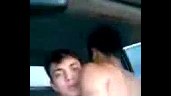 Sexo gay en el auto