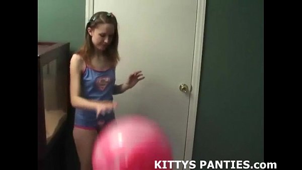 Kitty plays porn