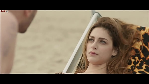 Love and other drugs all nude scenes
