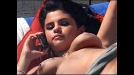 Selena Gomez naked in amateur photos