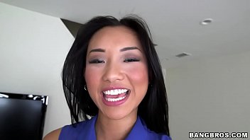 A Japanese girl’s prettiest pussy