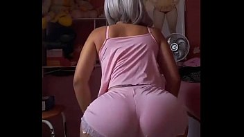 Hot big-ass woman shaking her ass in short shorts